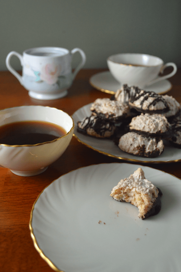 chocolate-dipped-macaroons-3